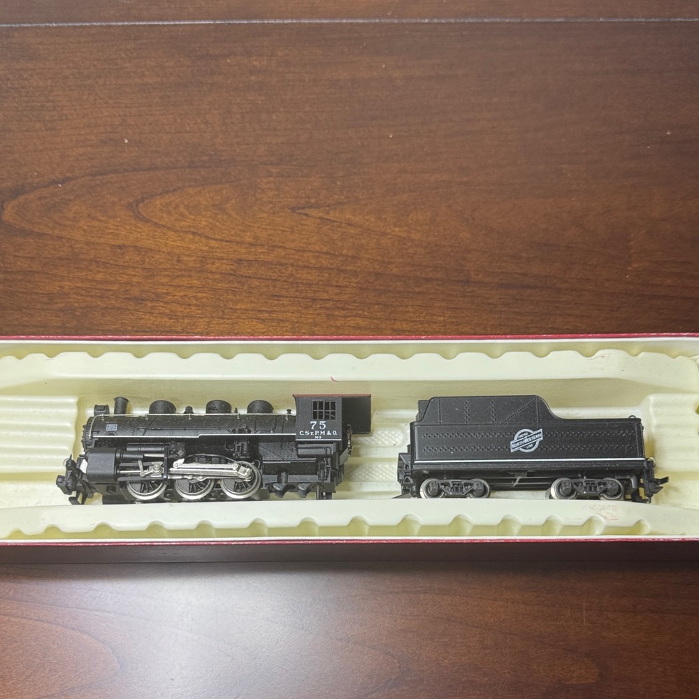 Rivarossi Chicago & North Western 0-6-0 Switcher HO Scale Steam Locomotive (New)